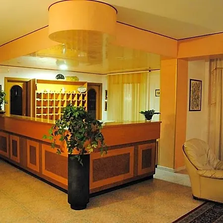 فندق Ristorante La Siesta 3*